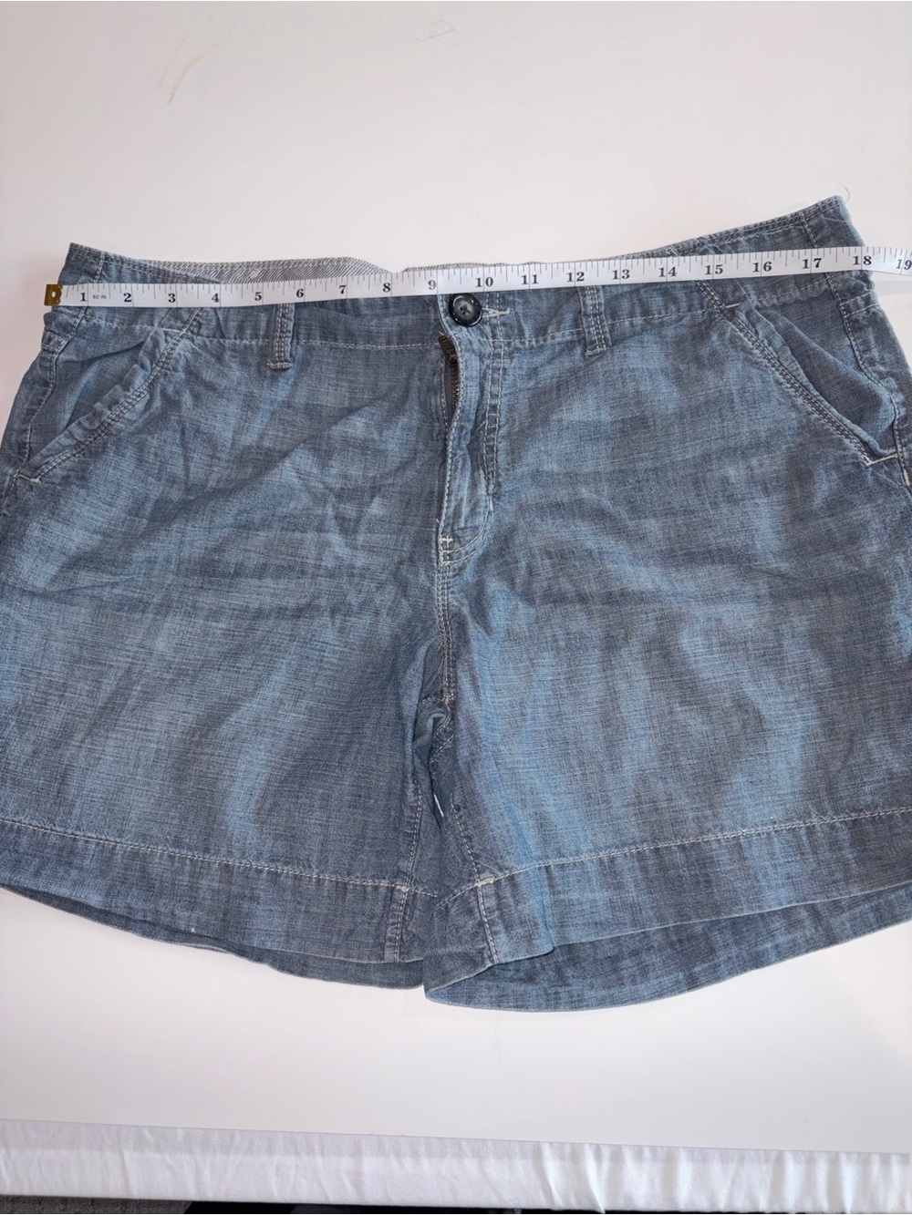 Gap Women’s Lightweight Chambray Shorts - Blue